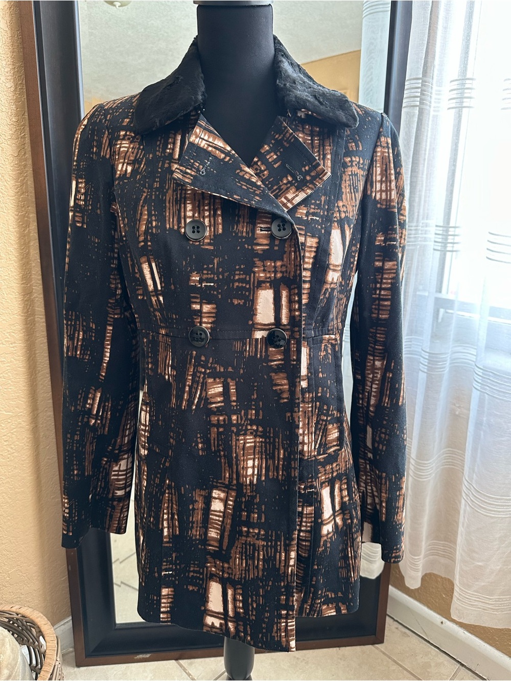 Worth printed black blazer with removable faux fur collar fully lined size 10